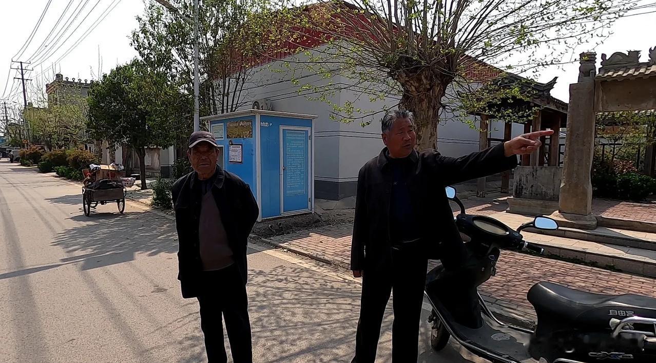 在山东省滕州市滨湖镇西古村中一个元代石牌坊和一座明代观音堂钟楼。今天我们单独就元