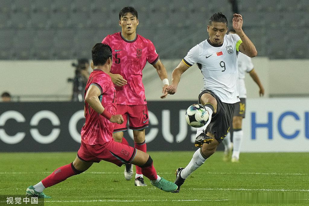 国足vs日本2025东亚杯 国足将在东亚杯第二轮对阵日本男足，时间是在本周六晚。