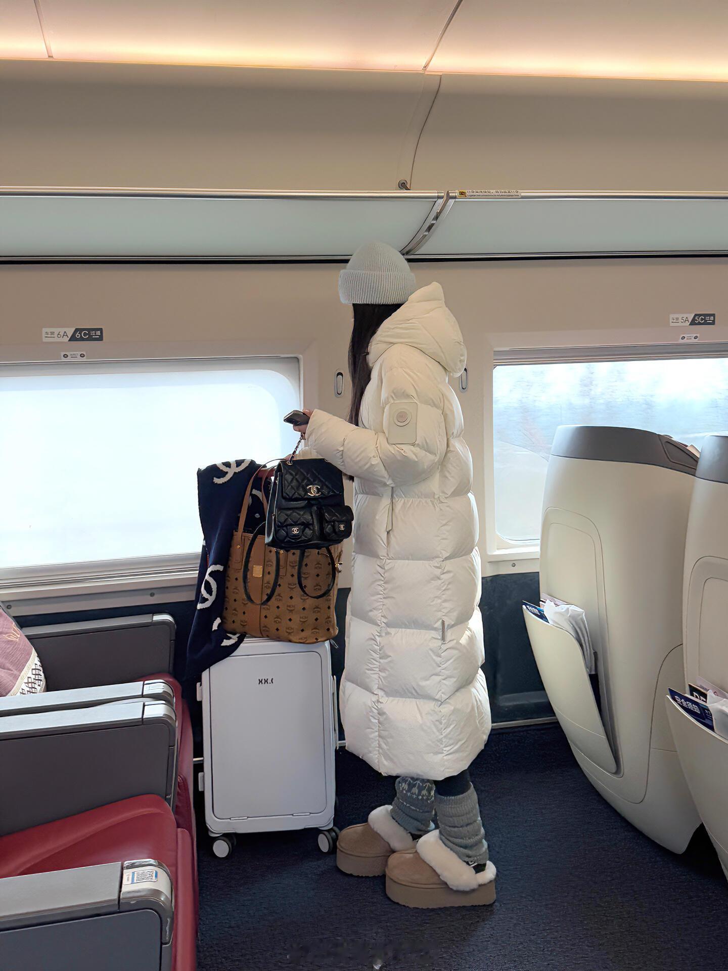 我靠！被富养的女孩子一眼就能看得出！！！商务座看到的很有气质的小姐姐，看穿搭就能