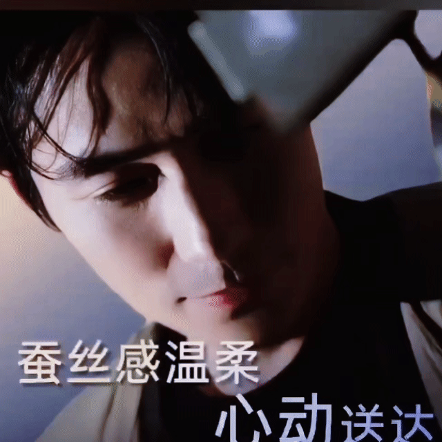 真正的美人，是无所谓怼脸不怼脸的，是无所谓角度不角度的