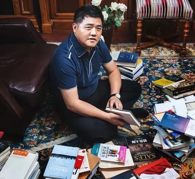 樊登说“书看完就卖，一本不留”。断舍离实在太爽了！以前书堆了一柜子，看着博学多才