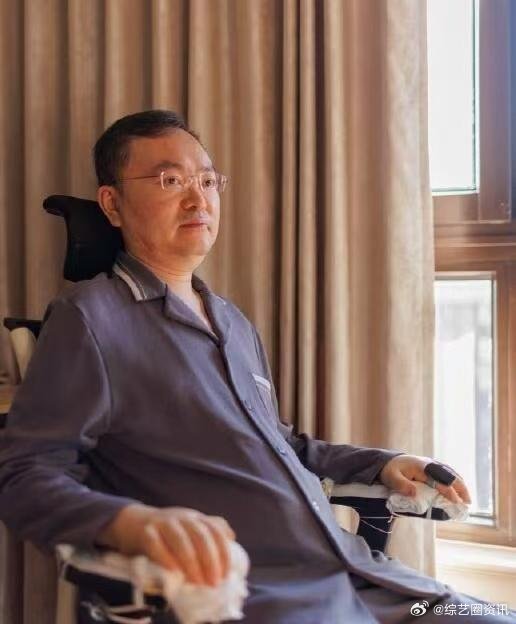 蔡磊分享近况当脆弱的碳基生命，拥抱人工智能的无限可能。蔡磊用六年坚守证明，科技是