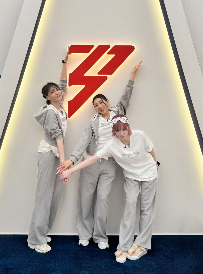 曾沛慈到底看了多少清宫剧曾沛慈请安的姿势 曾沛慈这个请安姿势直接封神了！看得出来