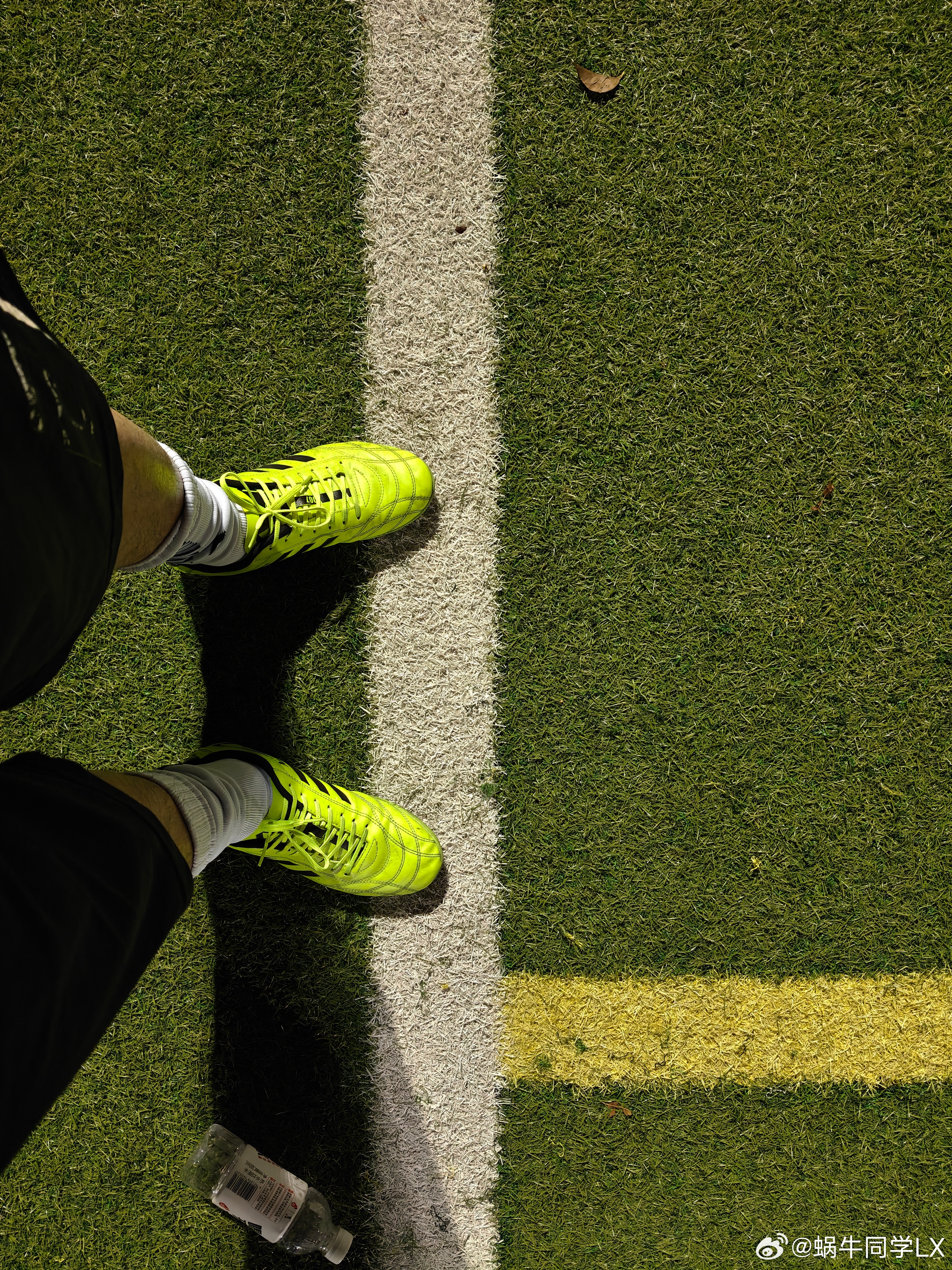 昨晚踢了今年第一场球，说来有点惭愧，这两三年每年踢球的次数是越来越少，以前我可是