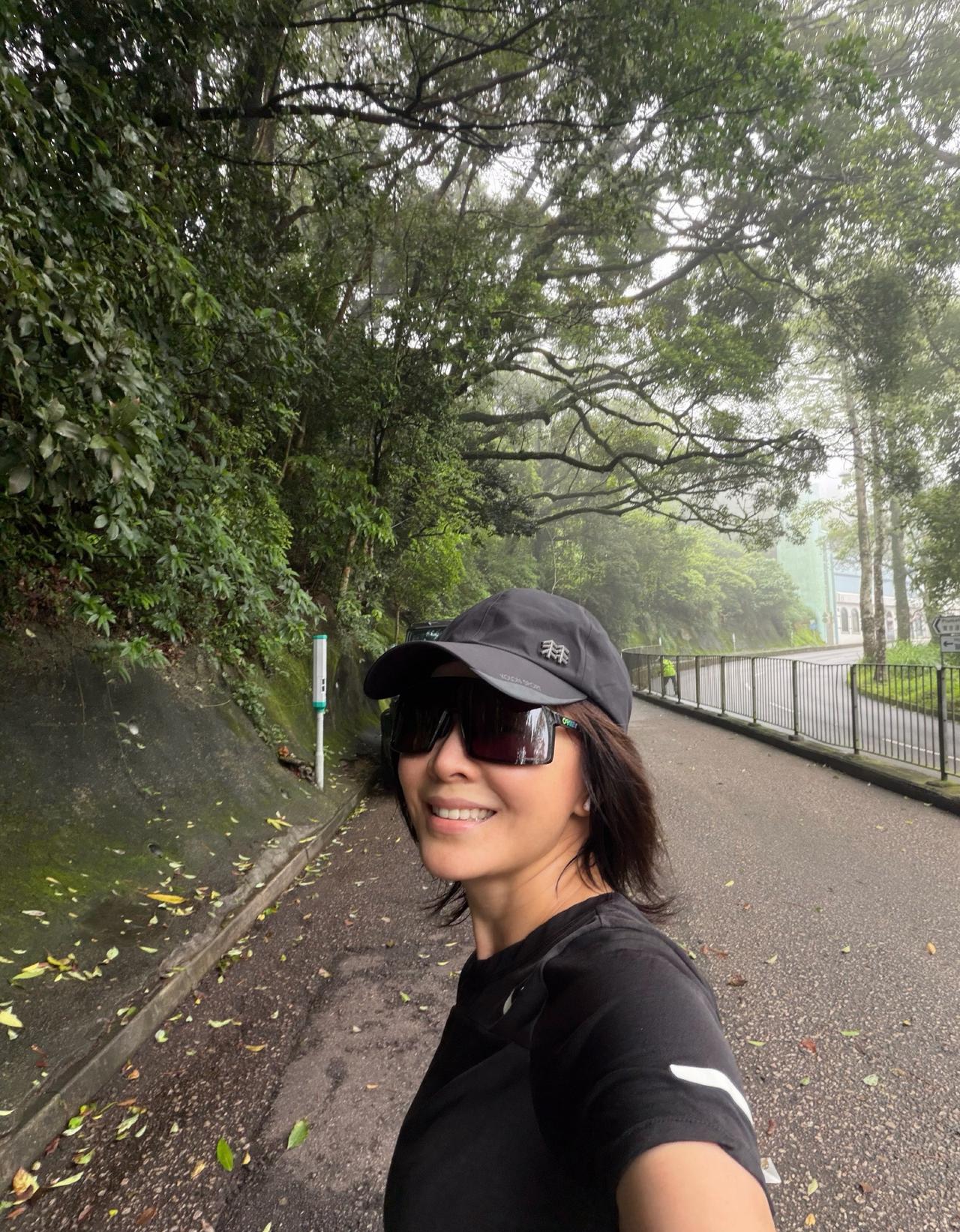 刘嘉玲，7月21日更新了动态，她说：晨跑🏃🏻‍♀️微風剛好，流完汗的感覺真好