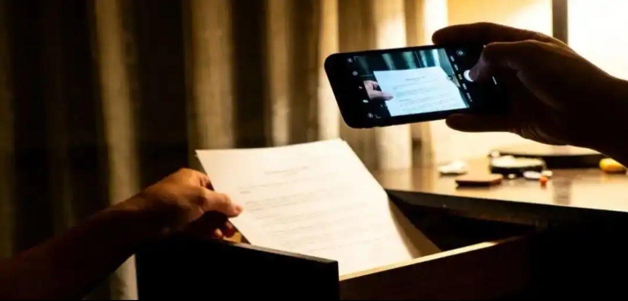 3份密件流出国门，仅“调岗”了事？张某的“轻罚”背后藏着什么

导语：28岁的中