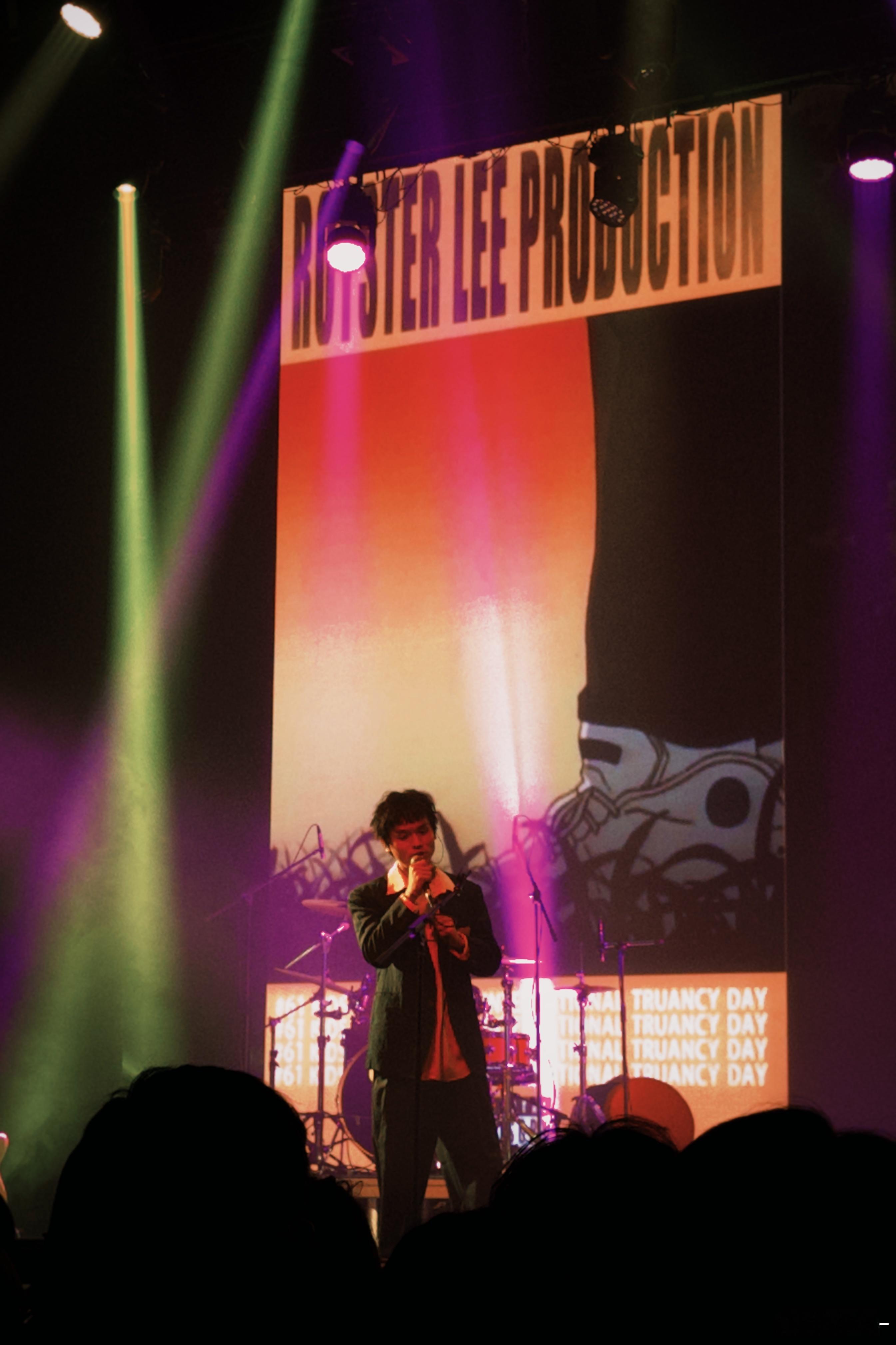 🎵royster lee第一次听是站台 还以为是外国歌手唱的 很久以后才知道原