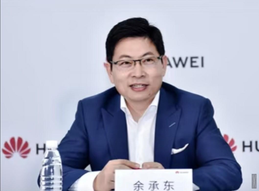 余承东那句话，“真的一个能打的都没有”，算是彻底出圈了。

这话扔出来的时候，好