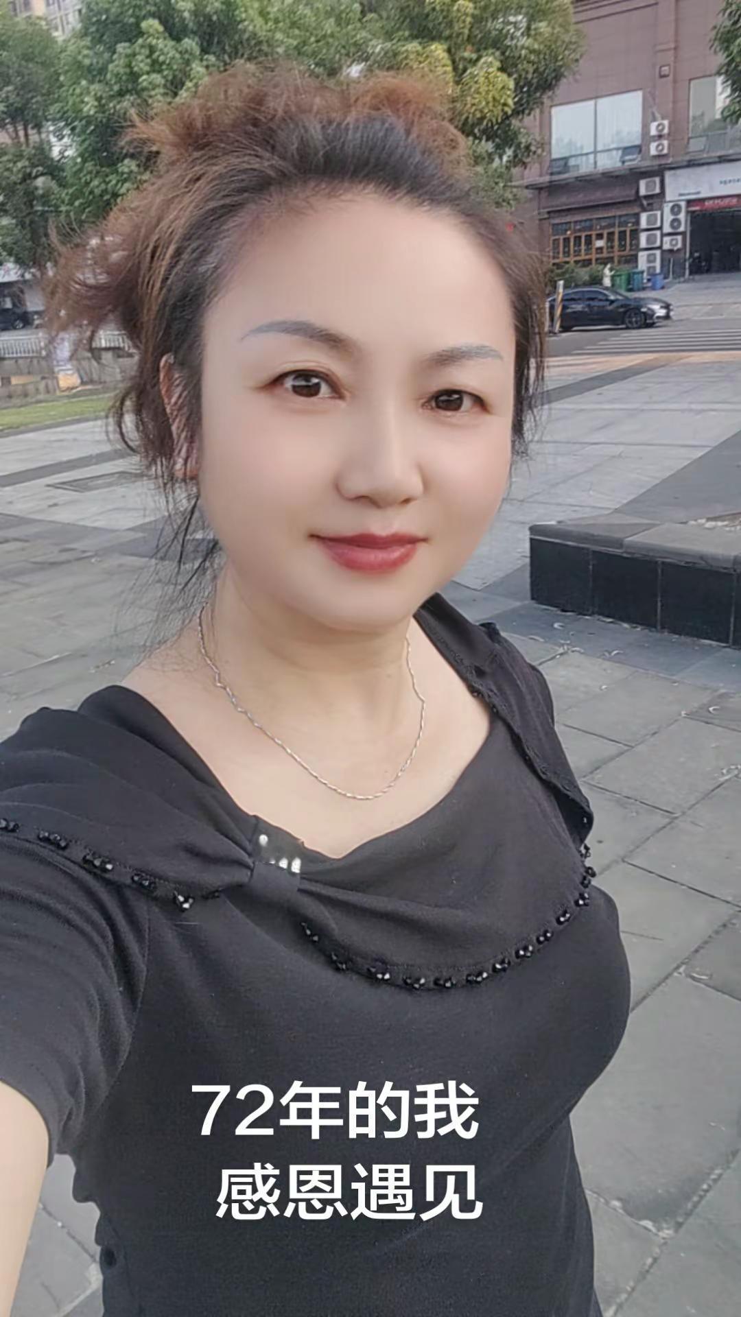 减龄穿搭，穿出自己的风格，心态好，一切都好！记录每天不一样的自己 ？