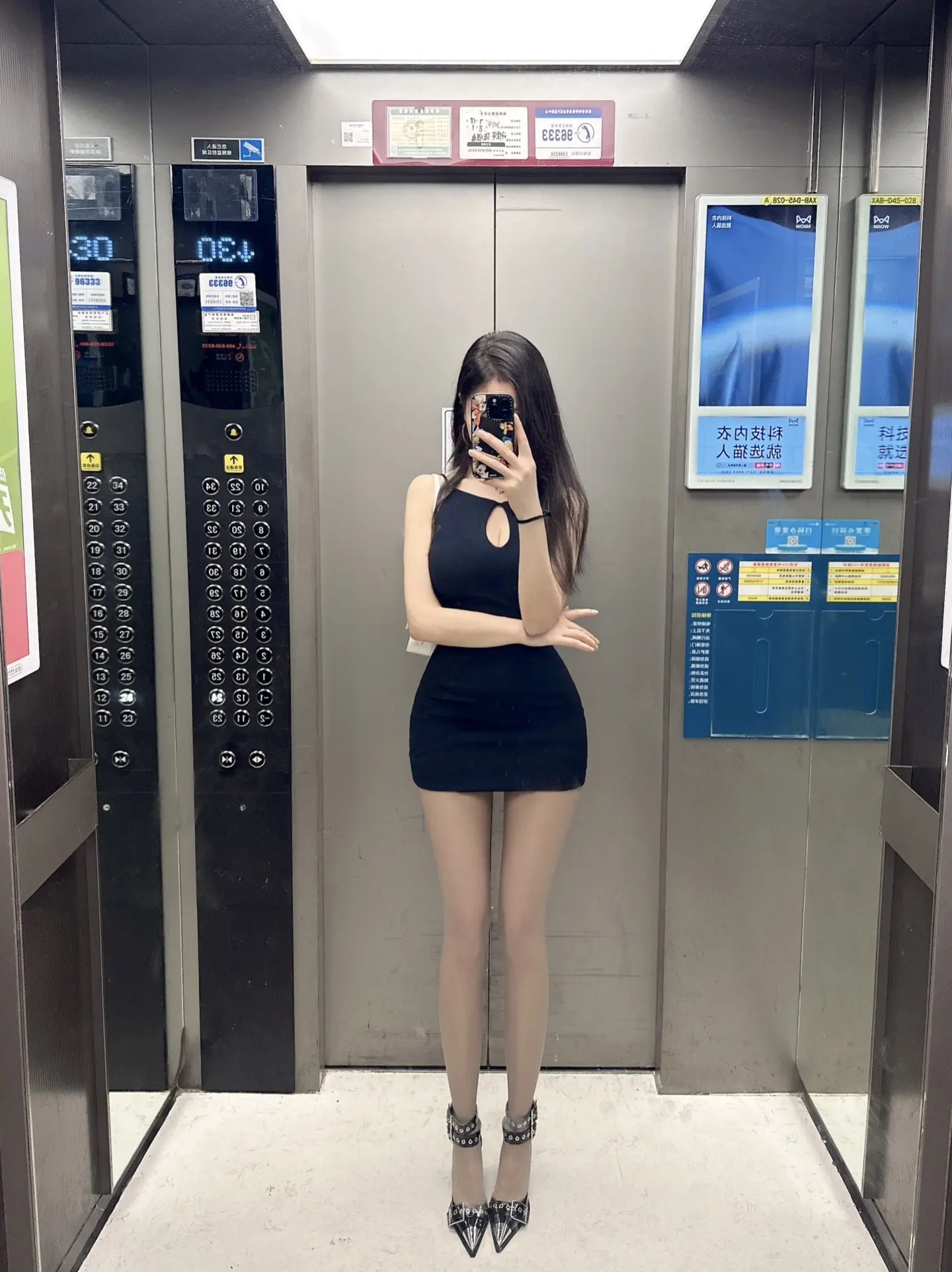以后太远了 明天陪我吃饭吧。