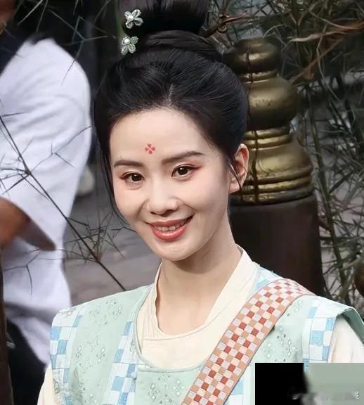 咳咳，这位博主嘴好du，说刘诗诗一股老人味[尬笑][我想静静][捂脸][笑哭]
