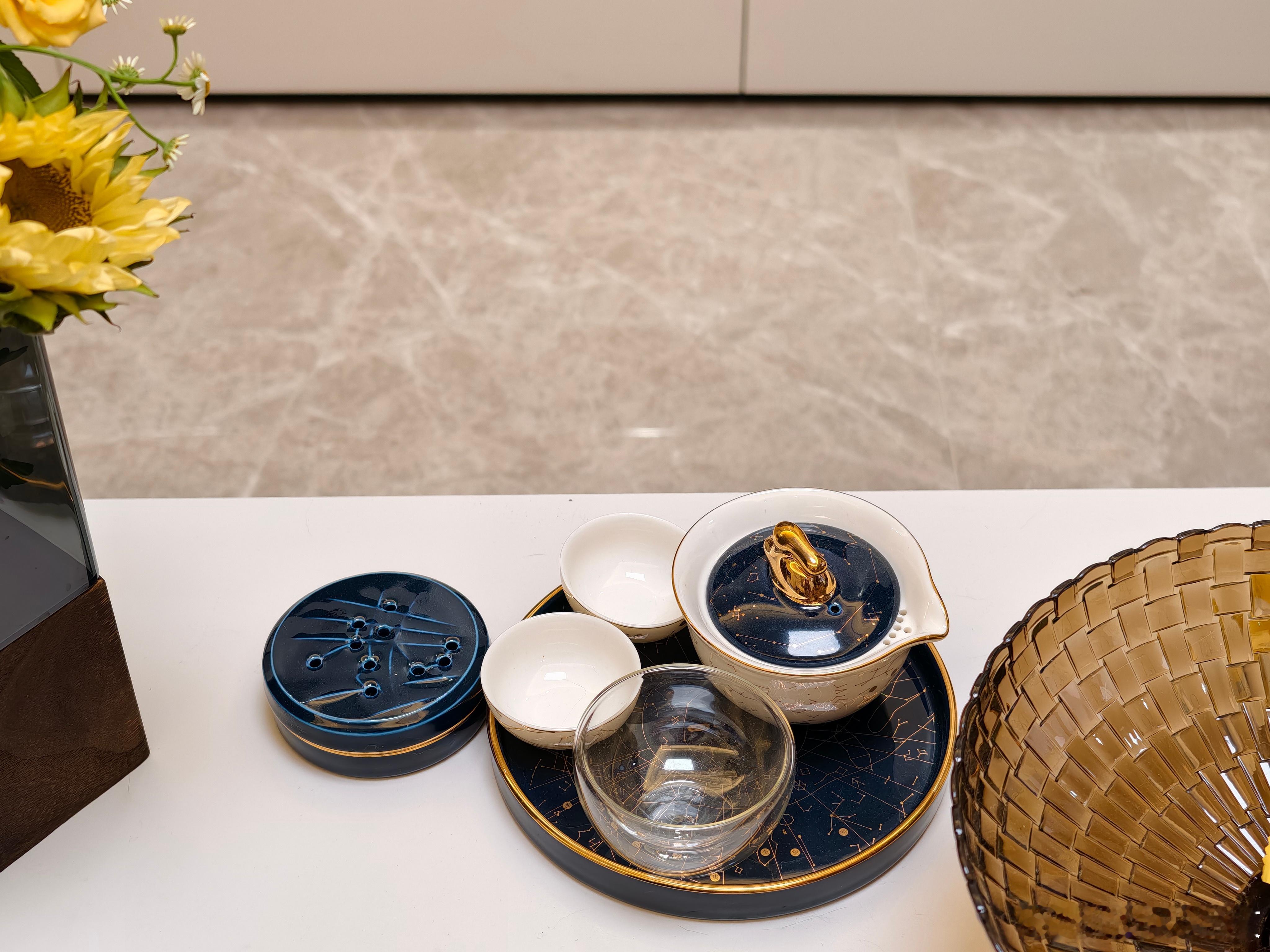 这套茶具是vivo某一年送的中秋礼物，搬家后终于用上了，我觉得好好看，vivo送