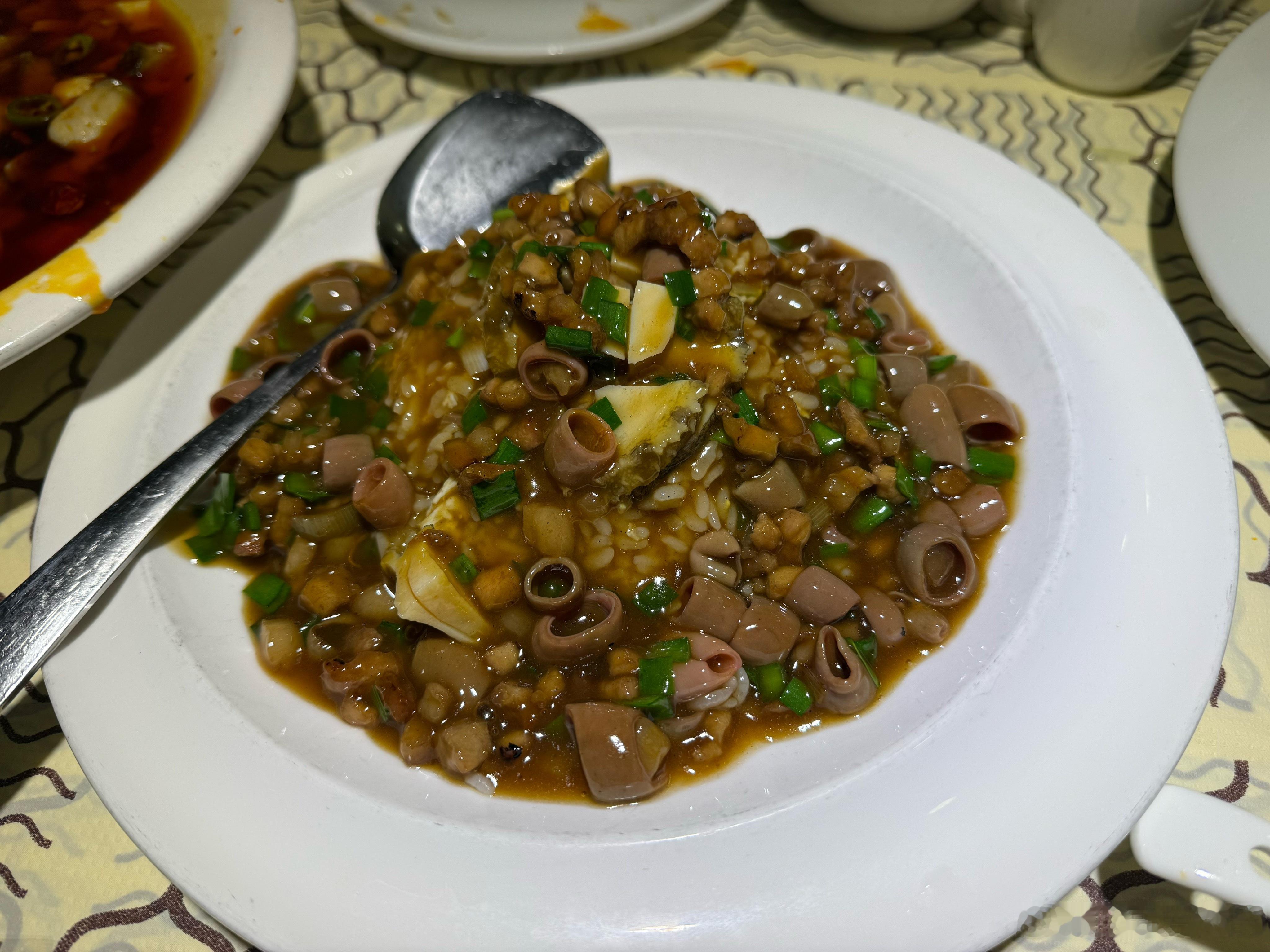 鲁菜一绝：海肠捞饭。 威海