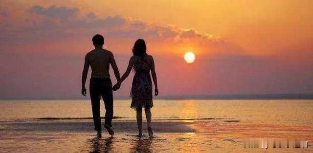 前途和爱情，哪个重要？
前途比爱情重要
爱情比前途更难得
但是对的人
一定会站在