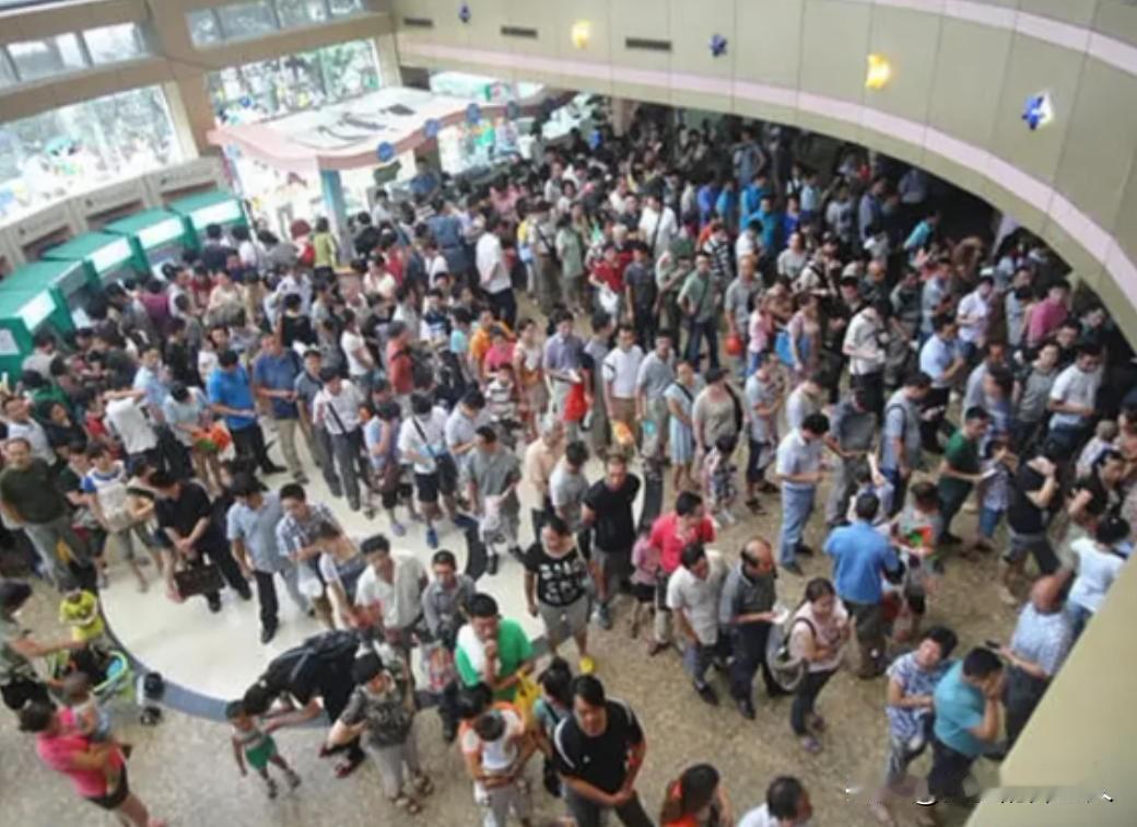 中国或将迎来人口死亡高峰，2022年死亡人数来到1041万，2023年为1110