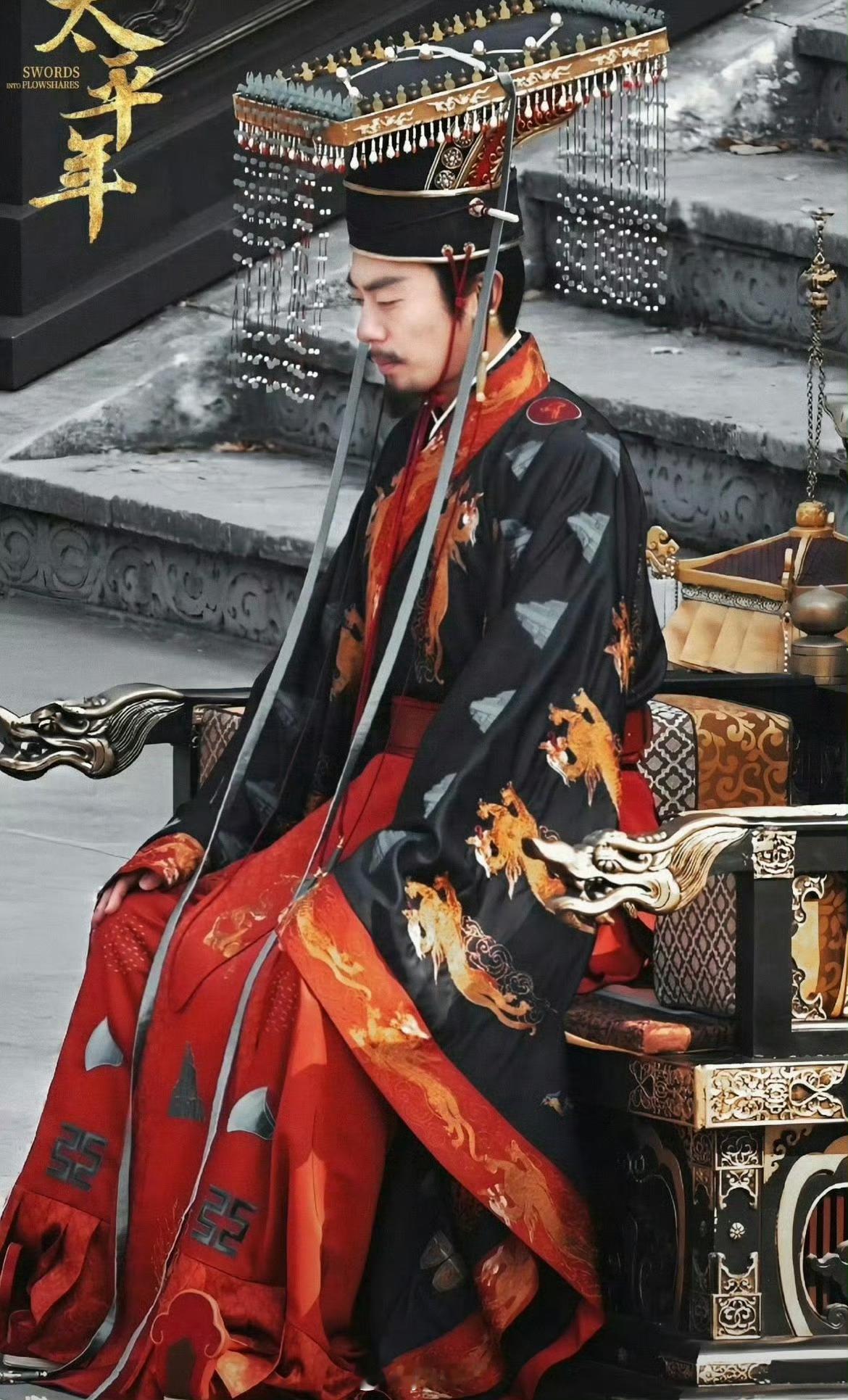 太平年朱亚文不会又要掀桌吧 已经刷到切片整挺好 