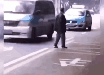 “碰瓷工作者”真的太可恶了，必须得立法狠狠惩治！之前我就听说过一个事儿，有个司机