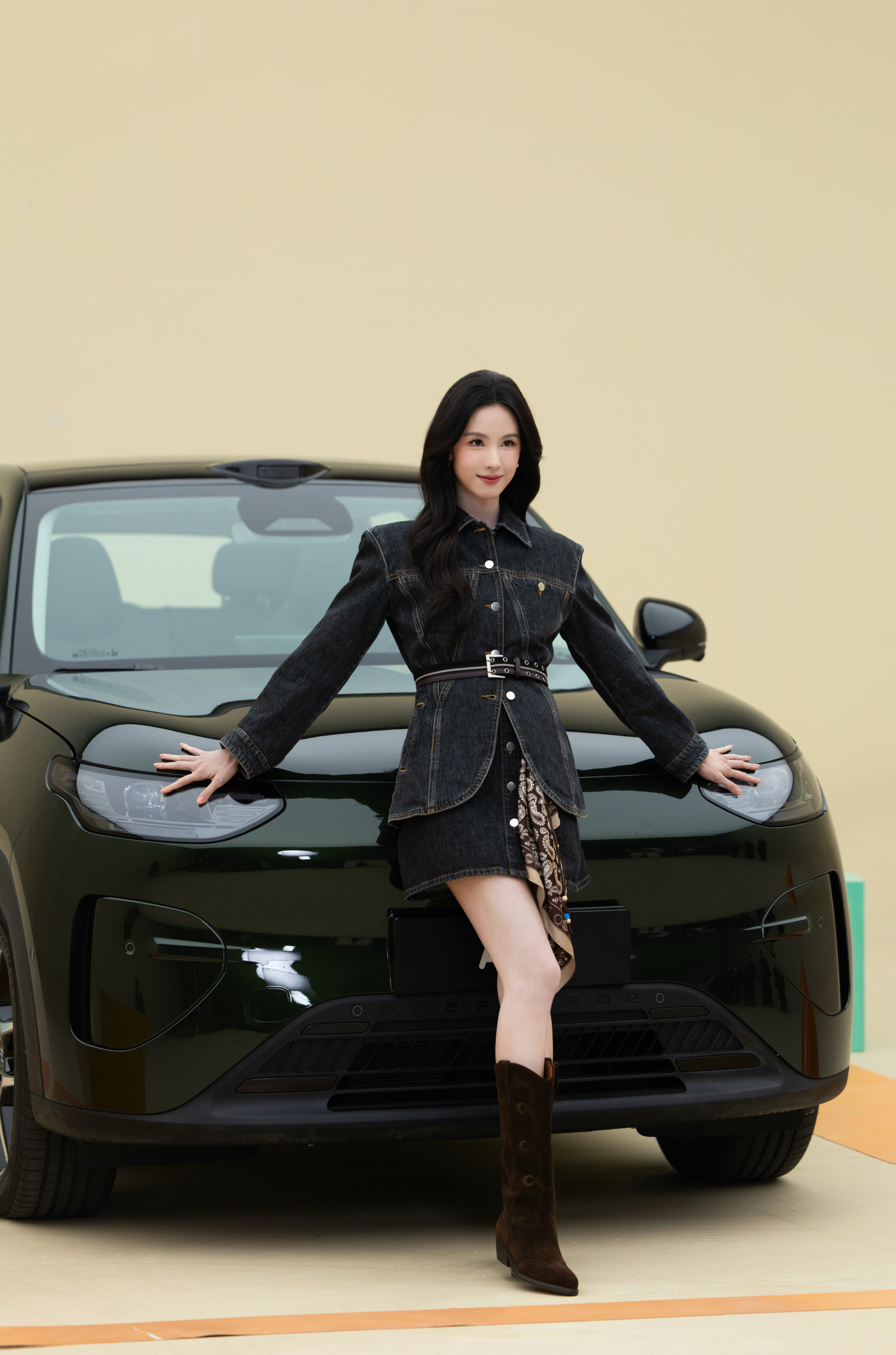 陈都灵 坐下，坐上的副驾😎 