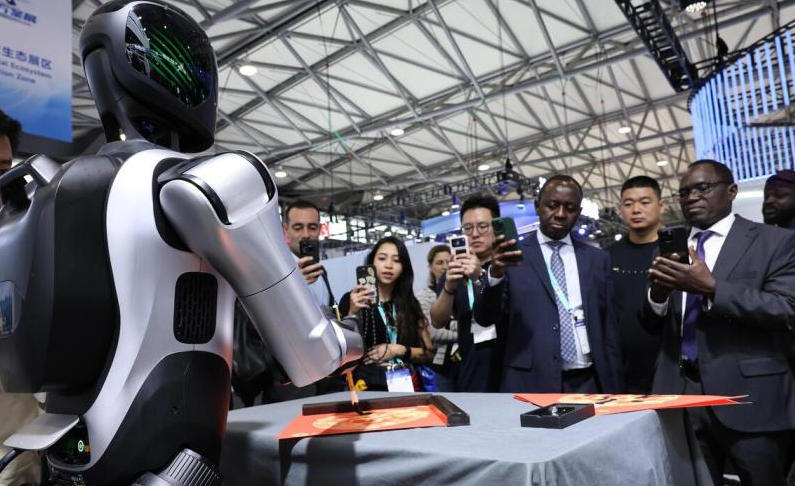 【中国诞生两家机器人独角兽】据彭博社报道，6月29日，通用智能机器人企业智平方表