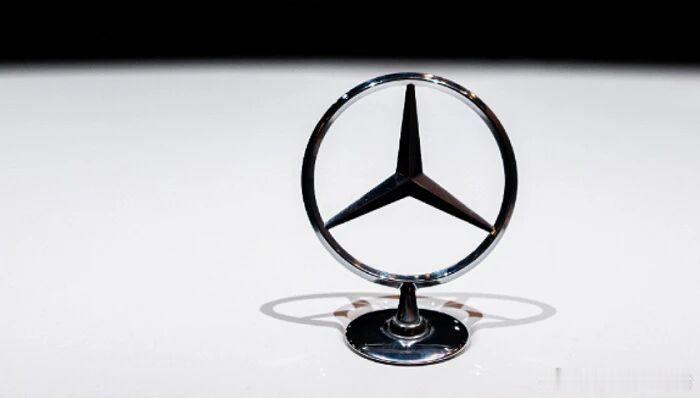 奔驰部分车型降价10%2月2日，全国工商联汽车经销商商会发文表示，商会经向多家奔