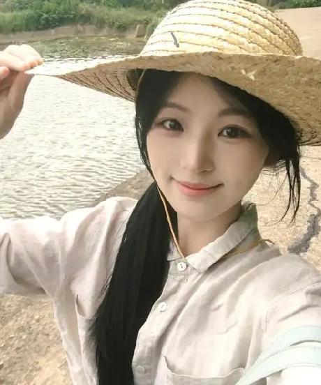 [酸]穷人家的漂亮女孩，美貌是老天爷给的一把刀，刀刀割在自己身上？
 
这句话听