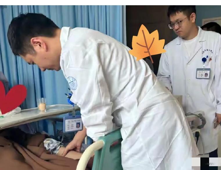 27岁宁波女博士在英国突发肺栓塞，手术被连延两次，她坐十几小时飞机回国，出机场直