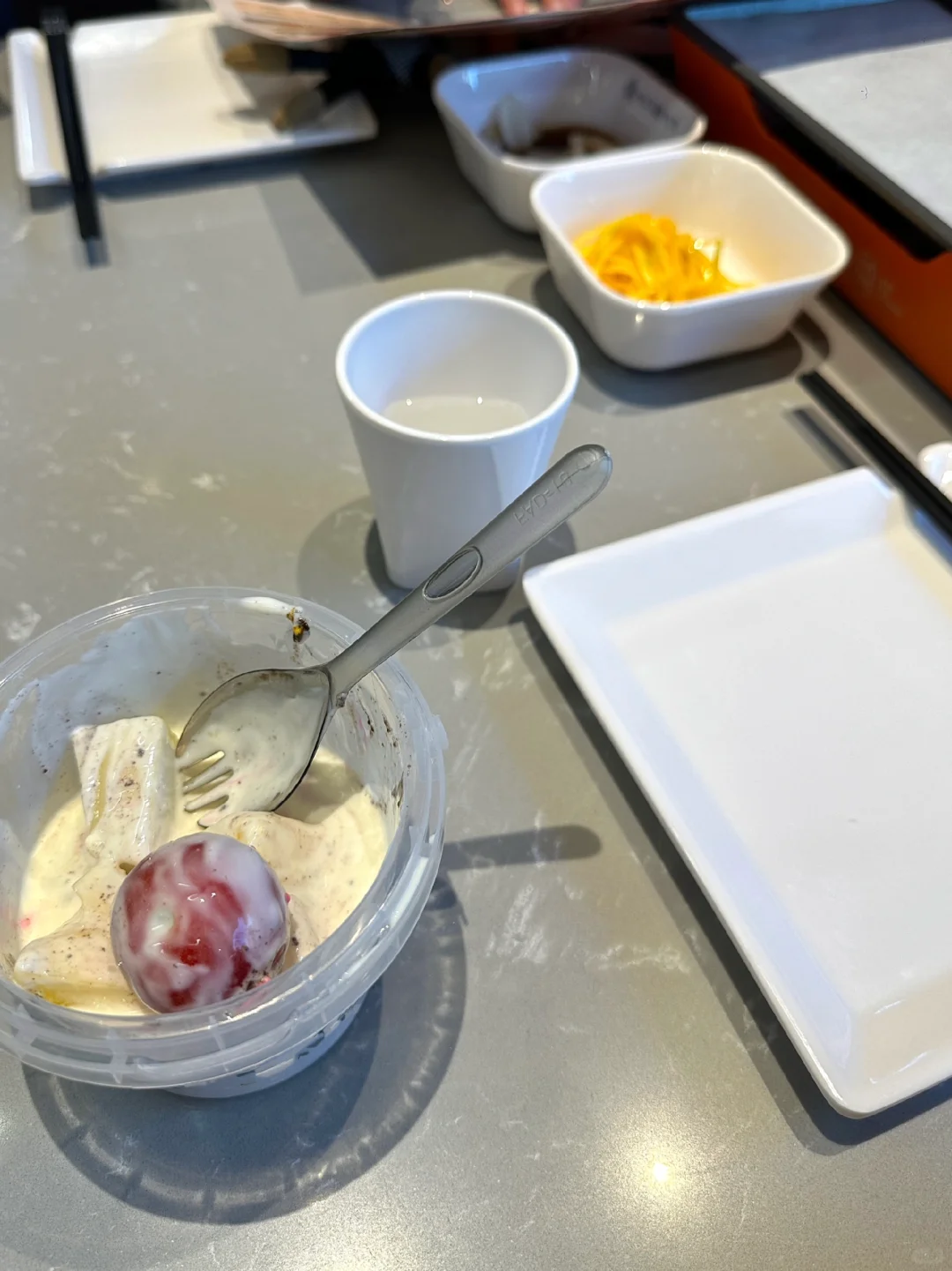 怎么又拿小号跟自己说上话了，水蜜桃