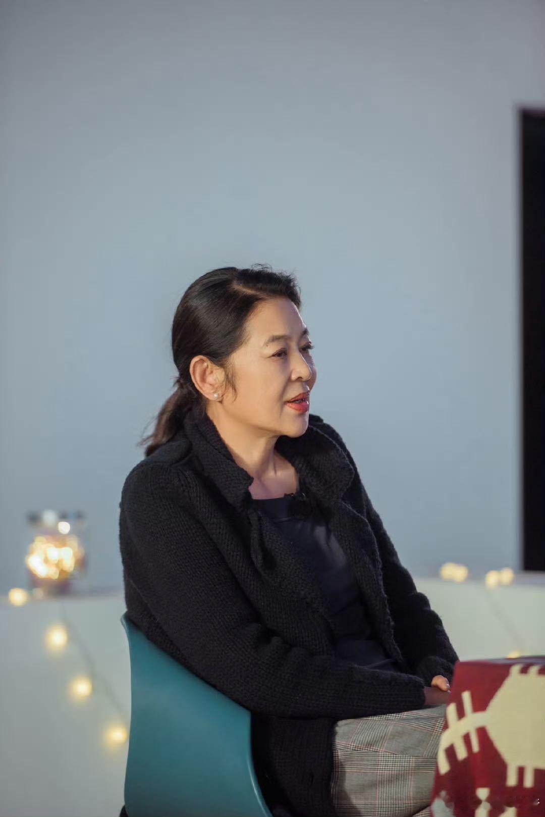 倪萍说大家别轻易放弃婚姻  在直播里面倪萍与大家聊到了婚姻这个话题，表示别轻易放