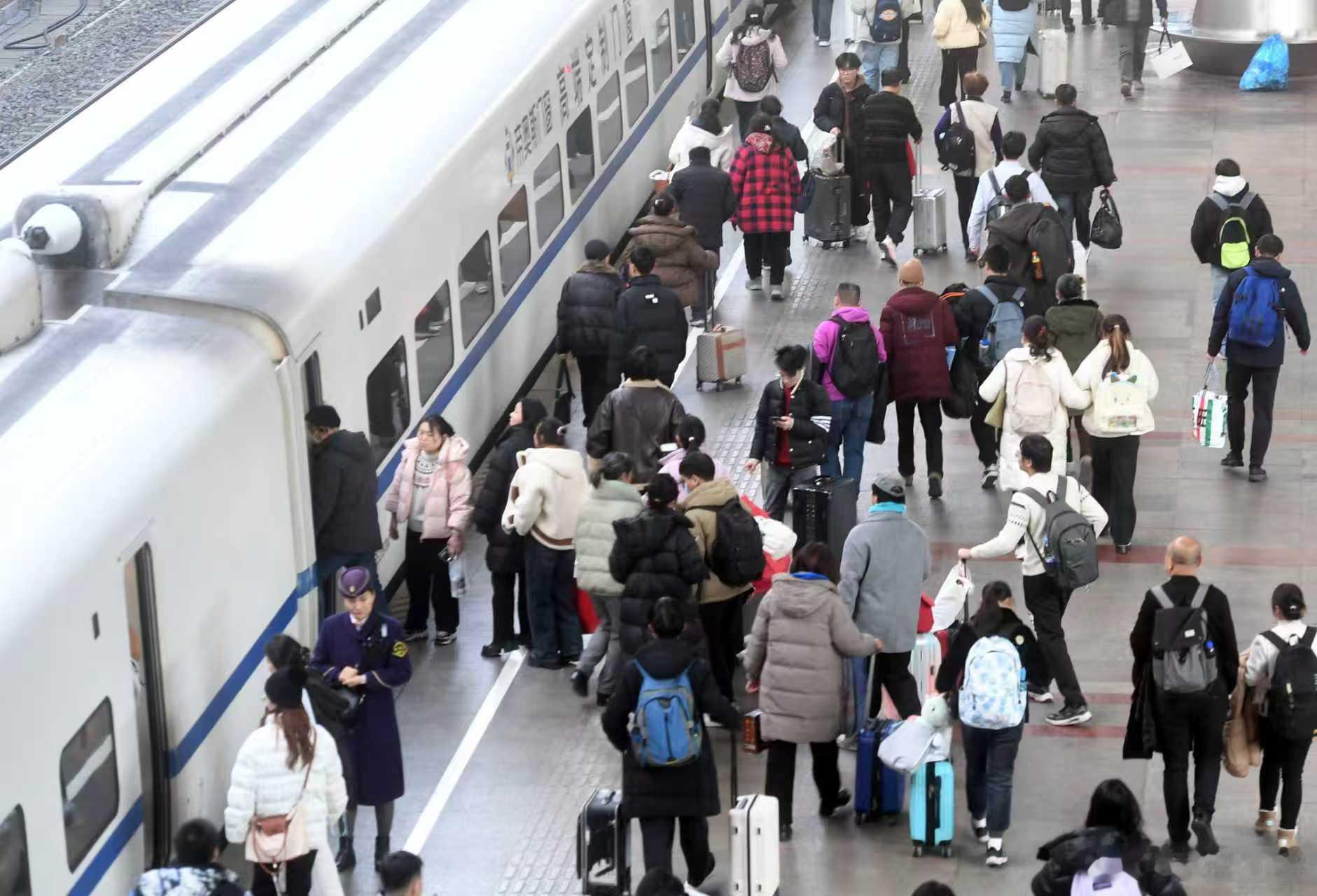 春运开始了，很多人已经在抢回乡的票了。有时候确我就想，有辆车就不用挤春运了——虽