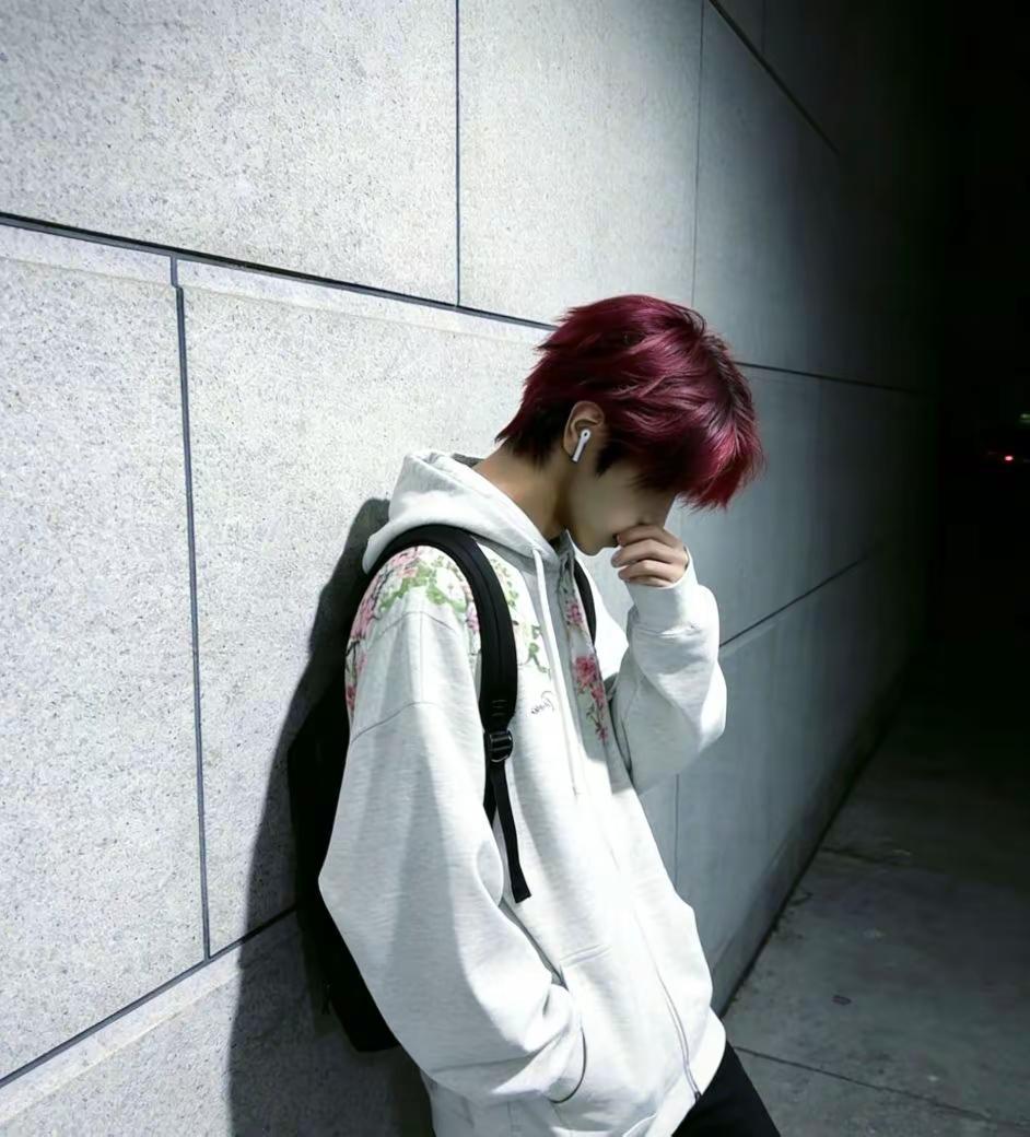 宝贝走路看着点 撞我心上了迷之角度偷拍 男生穿搭 帅哥