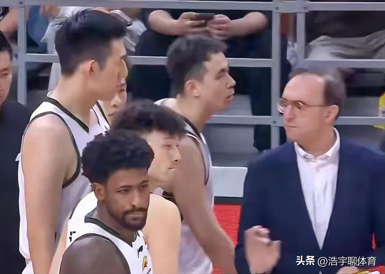 纯属玩浪，辽篮75--82负于吉林队，赵继伟，鄢手骐灾难级表现，乌戈用人遭严重质