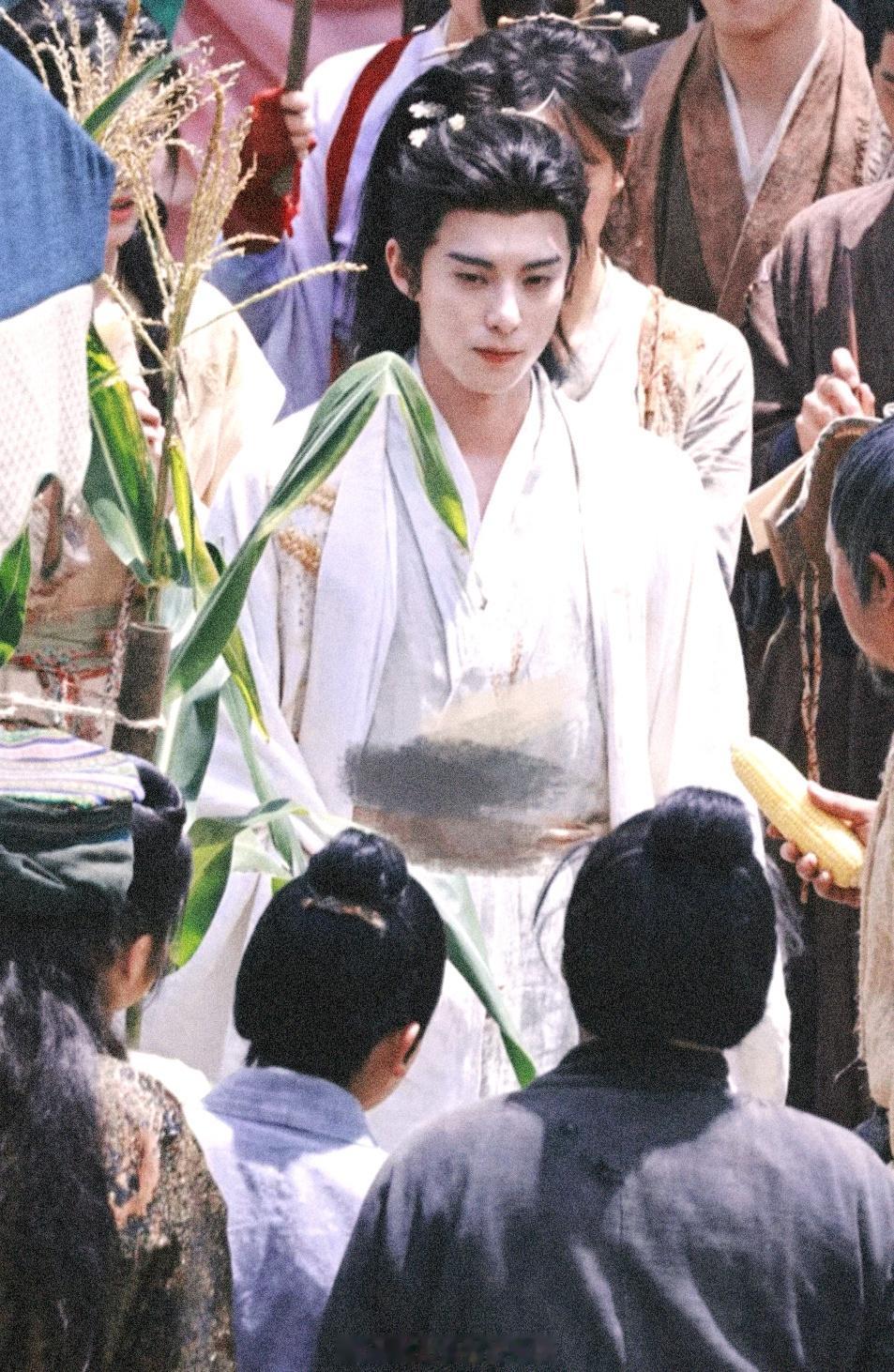 王鹤棣咸鱼飞升，很古早武侠少主 ​​​