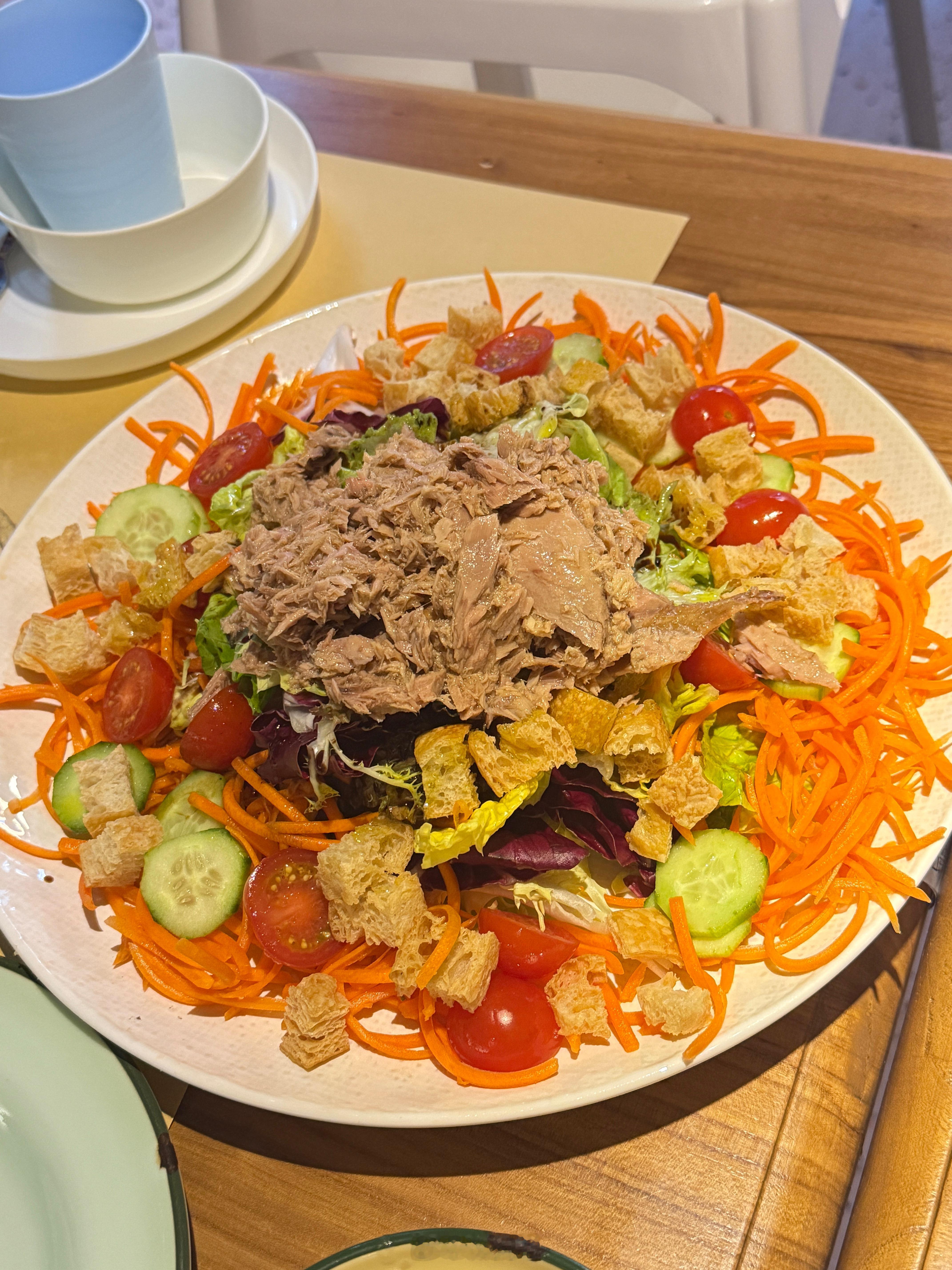 我就问有任何养猫人能吃的下这种鱼罐头吗？我真的是每次看到都想吐，无论是外形还是味