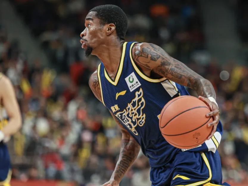 CBA最新消息：昨天晚上结束的一场焦点大战赛后广东外援萨姆纳接受采访时表示：“我