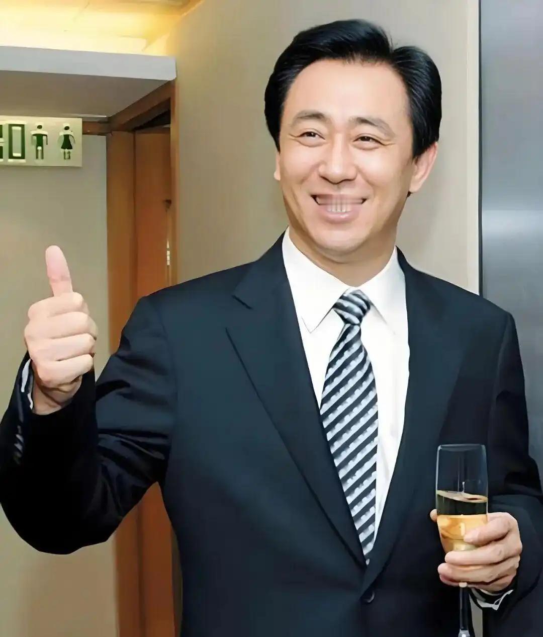 古希腊物理学家阿基米德曾经说过：给我一个支点，我能撬动整个地球。

许家印：给我