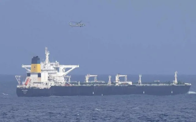 【扣押中国船，特朗普要逼委内瑞拉开第一枪，马杜罗或成阿萨德第二】短短10天，美国