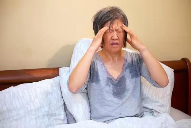 28岁上海女健身教练确诊艾滋病 早有异常未重视：28岁上海女健身教练余琳（化名）