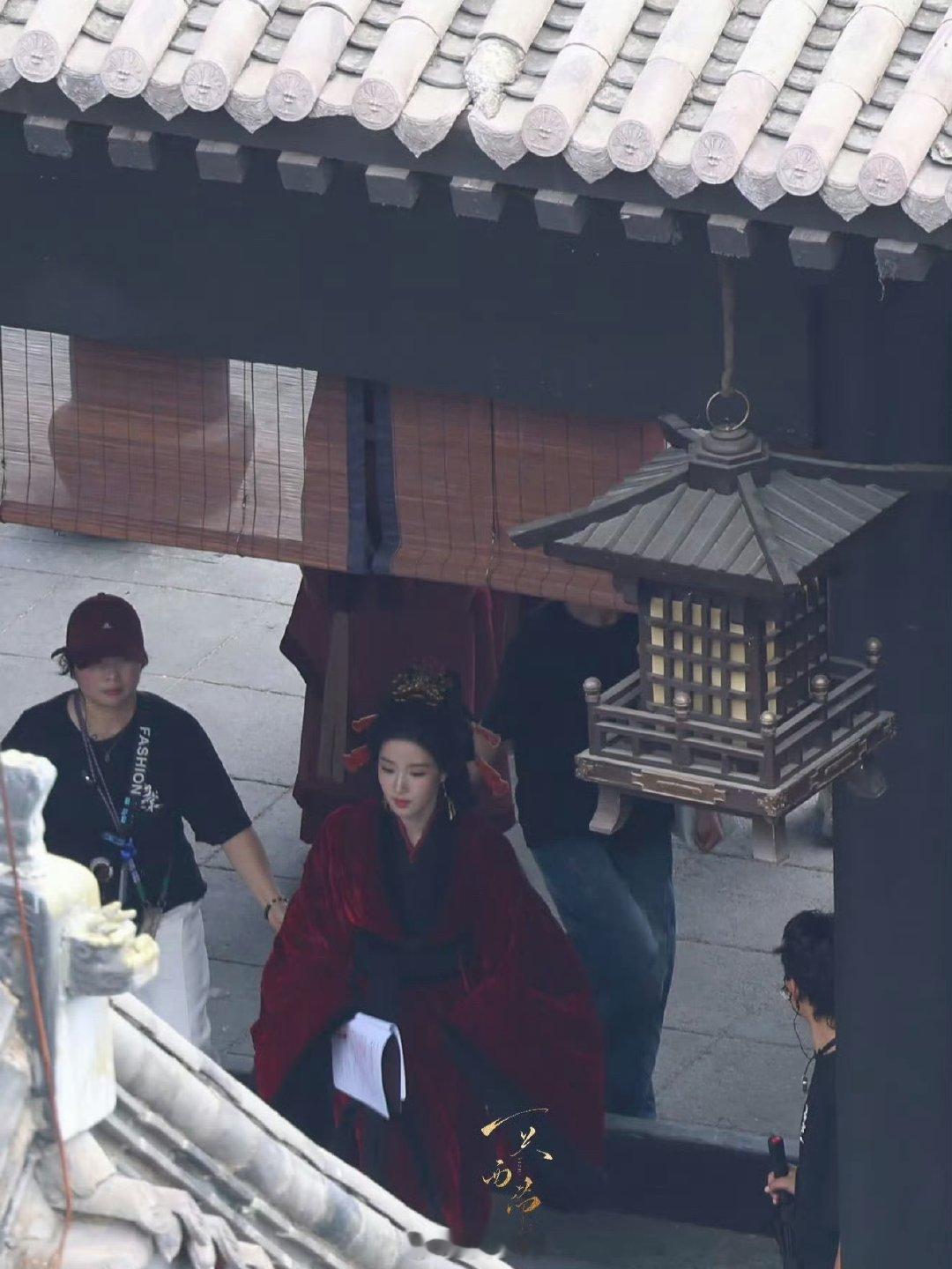 卢昱晓张凌赫首个同框路透张凌赫卢昱晓刺棠首个同框路透 呀呀呀呀呀，这下观众和粉丝