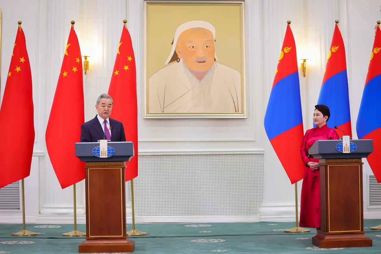 6月14日，王外长在蒙古访问期间，除了双方会谈的内容之外，最引人关注的恐怕就是蒙