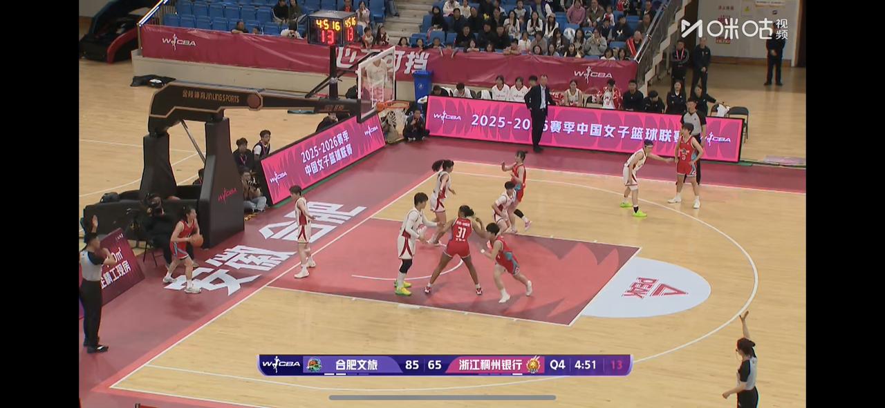 合肥女篮毫无悬念的击败浙江女篮98:75

浙江女篮以全华班面对拥有三个外援的合