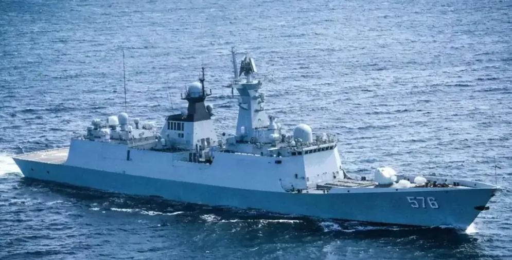 护卫舰撑腰！中国4艘油轮没有退缩，直接驶向波斯湾出口

4月12日，霍尔木兹海峡