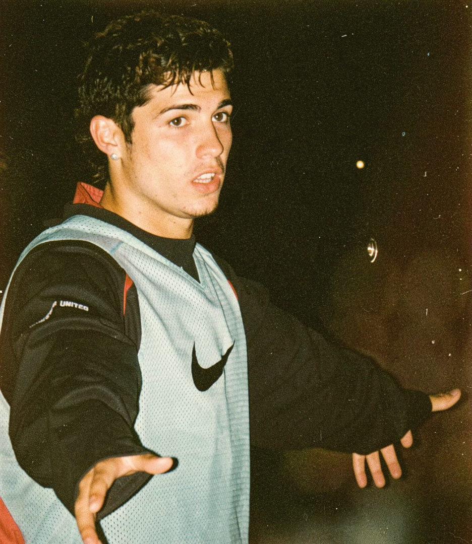 没见过的小小罗照片，完全是小宝宝来着C罗