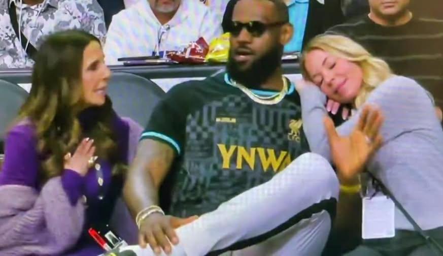 湖人小老板珍妮巴斯这真是忘恩负义啊，近日，湖人小老板在参加一档篮球体育播客节目中