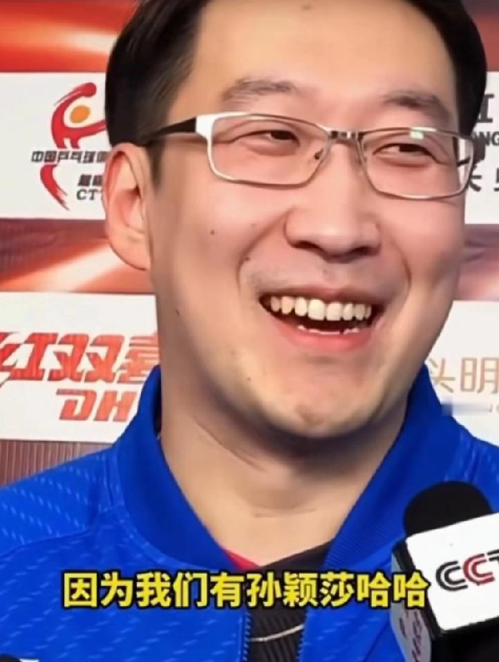 真是除了coco之外，最幸福的就是四火哥了。
在深大当教练时，有莎莎。
记者采访