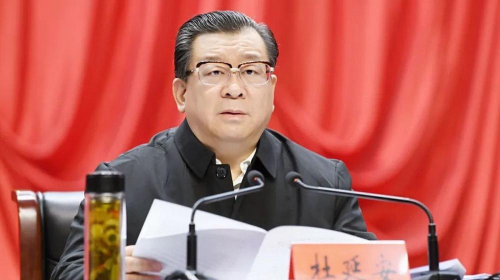 带头公布个人手机号的亳州原市委书记主动投案。6月8日，安徽纪检监察网发布消息，安