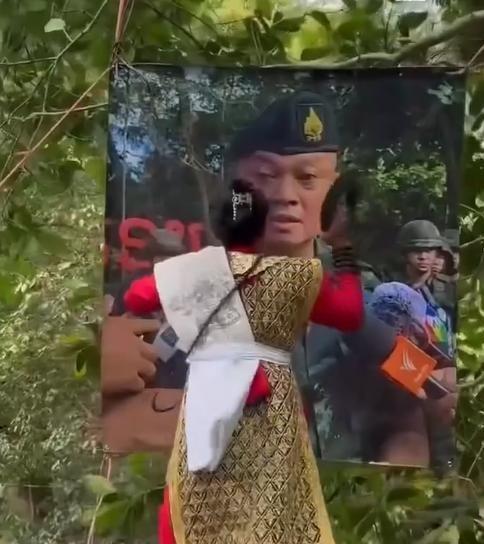 柬埔寨没有尴尬只有更尴尬，柬泰边境停火后，柬埔寨的各种巫师、巫婆、隐士、僧侣、修