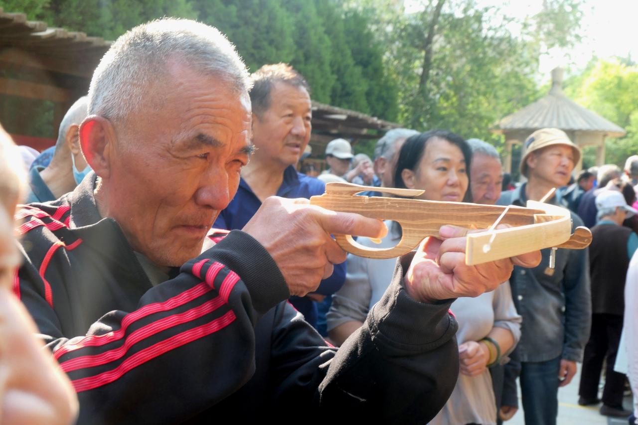 不少2026年刚办完退休手续的新人，这段时间一直盼着跟上年度养老金上涨的节奏，看