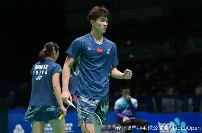 今天的1/8决赛，国羽小将逆转大戏继续上演，李泓毅/黄可欣组合又是一场漂亮的翻身