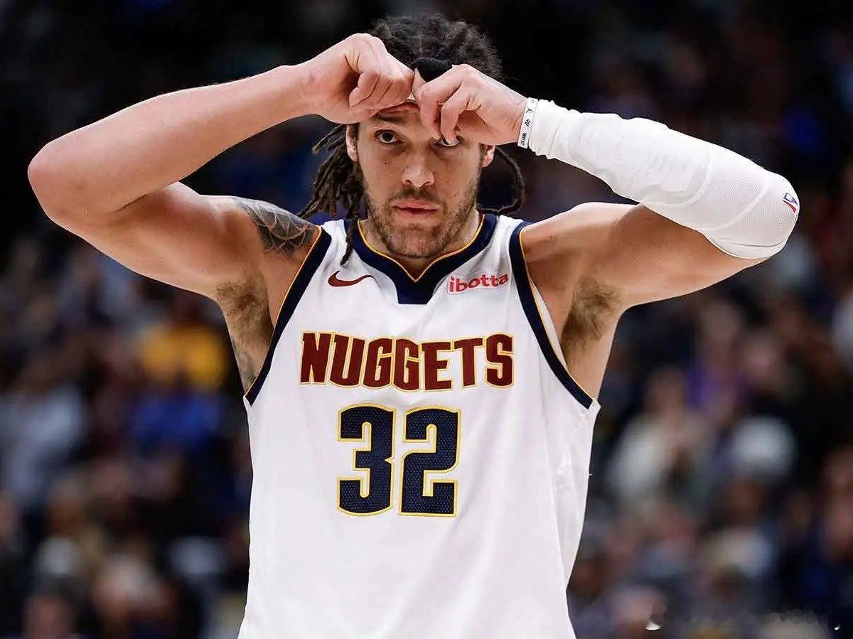 掘金正式宣布阿隆戈登缺席今天对阵森林狼G5的比赛。 