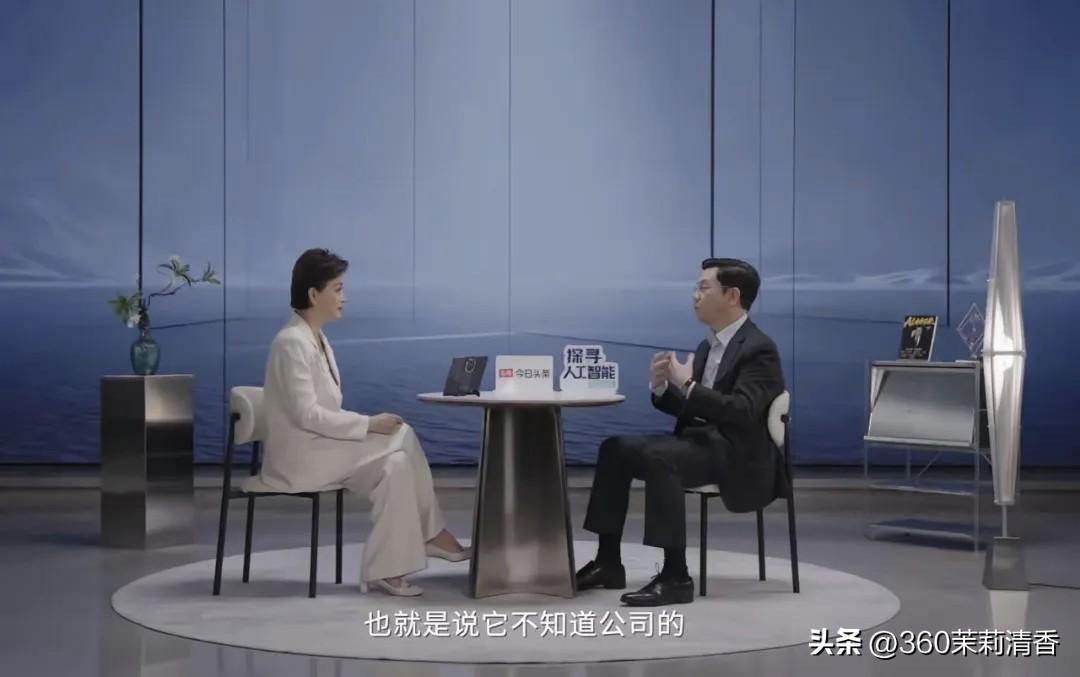 凯文·凯利最新8大精准预言：
 
1、未来3年，每个人都会拥有专属AI分身，全天